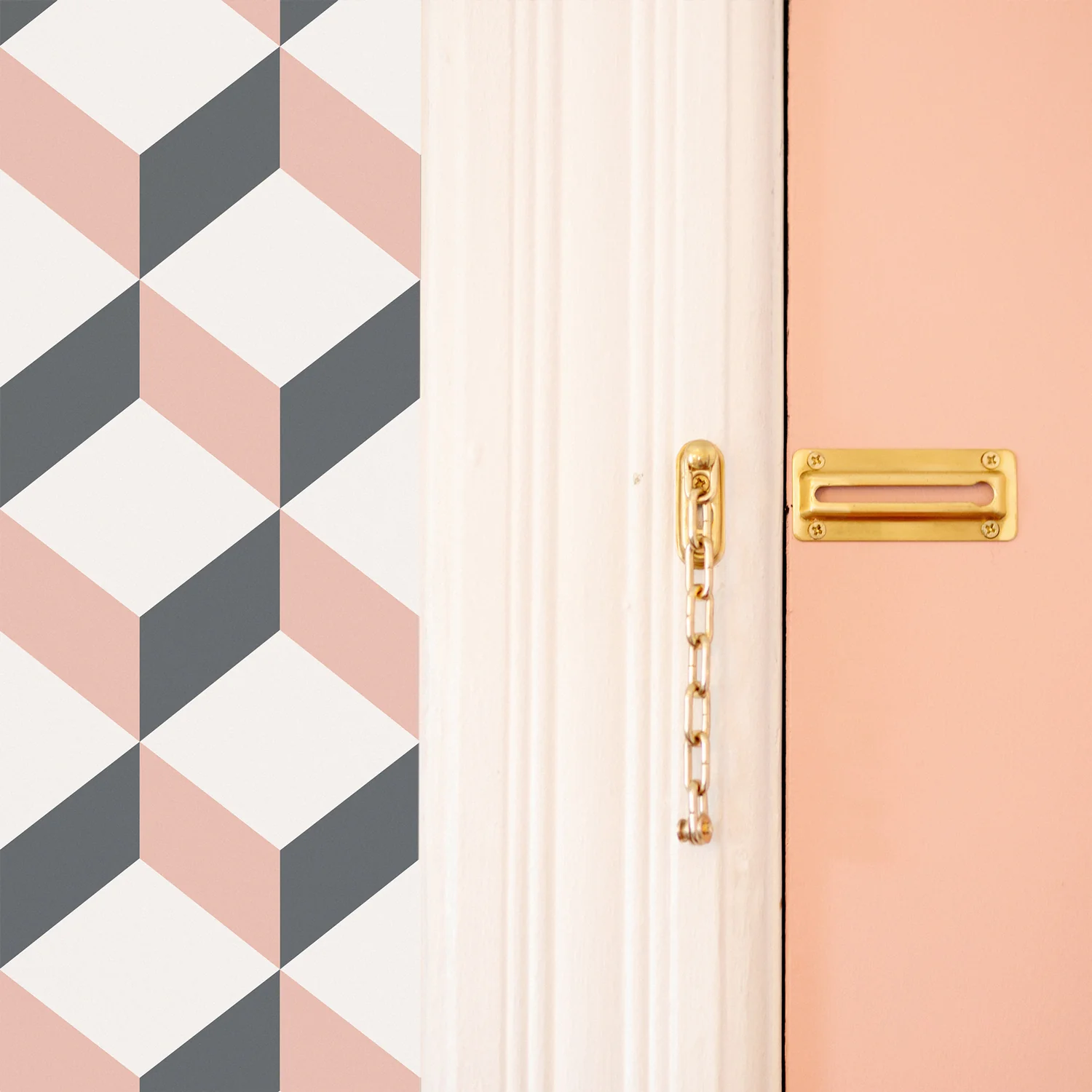 Three dimensional cube pattern wallpaper